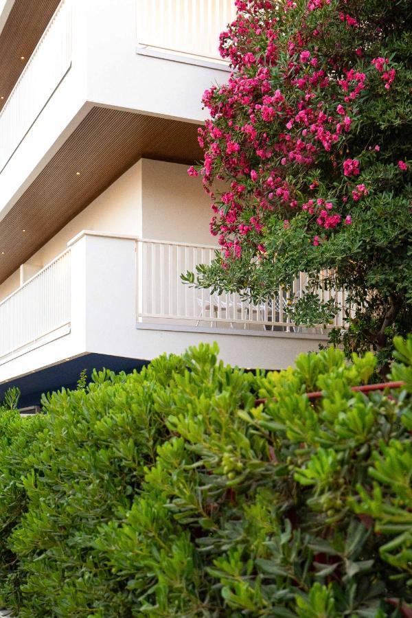 Hotel Mhami Пулзано Екстериор снимка